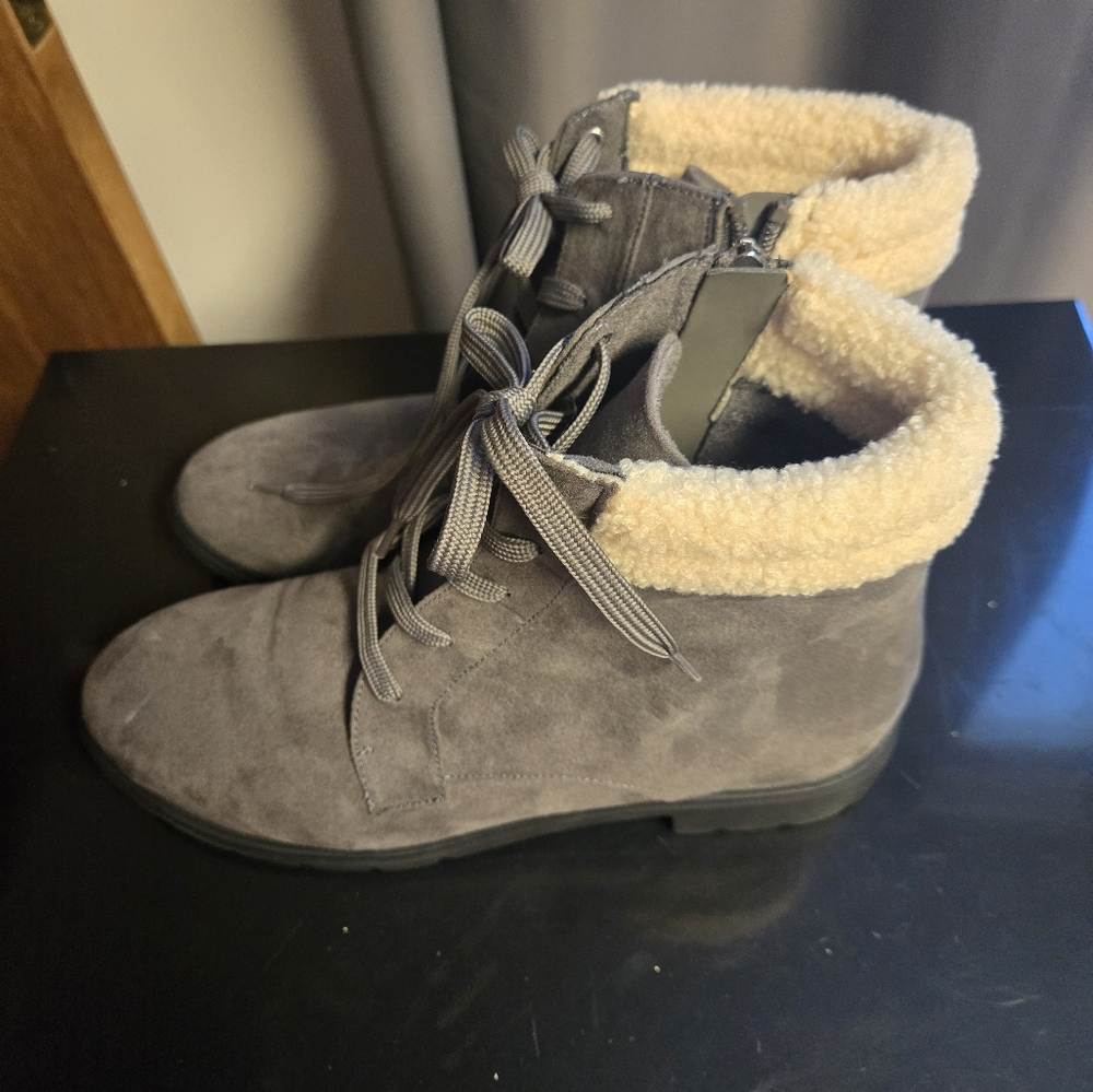 EUC gray booties sz 9.5 - Picture 6 of 12